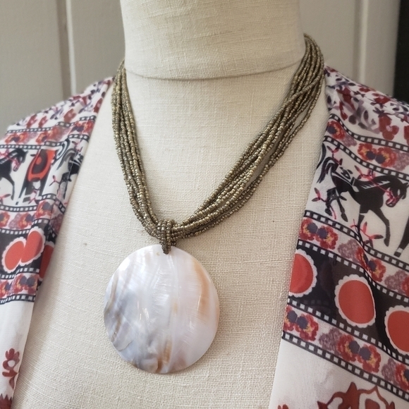 Shell and mini seed bead statement necklace - Picture 2 of 8